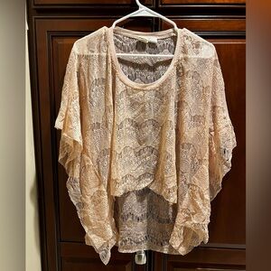 BillaBong Elegant Lace Women’s Peach Cream Hi-Low Top - M